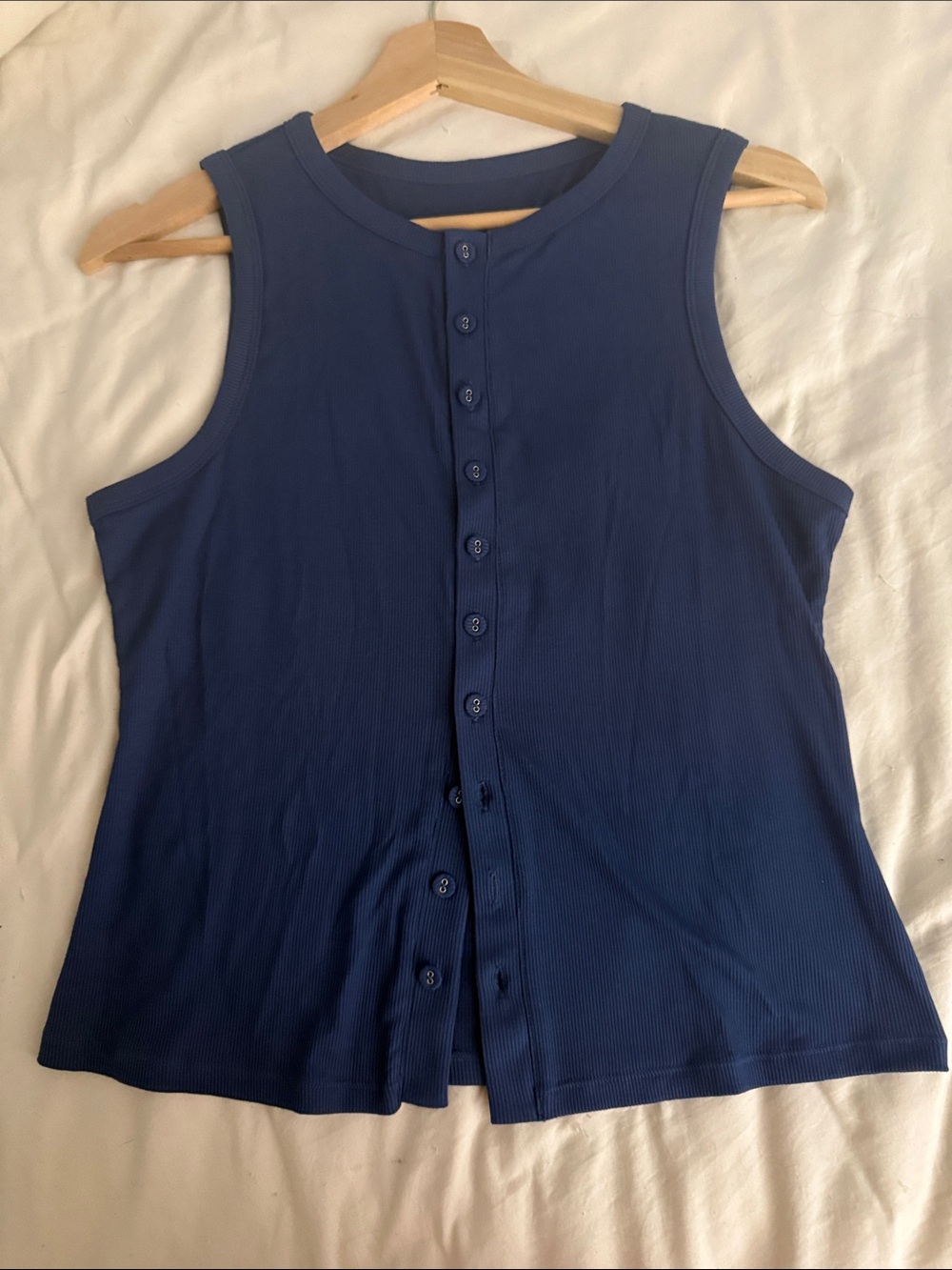 Aritzia Sleeveless Button-Front Tank Top in Navy